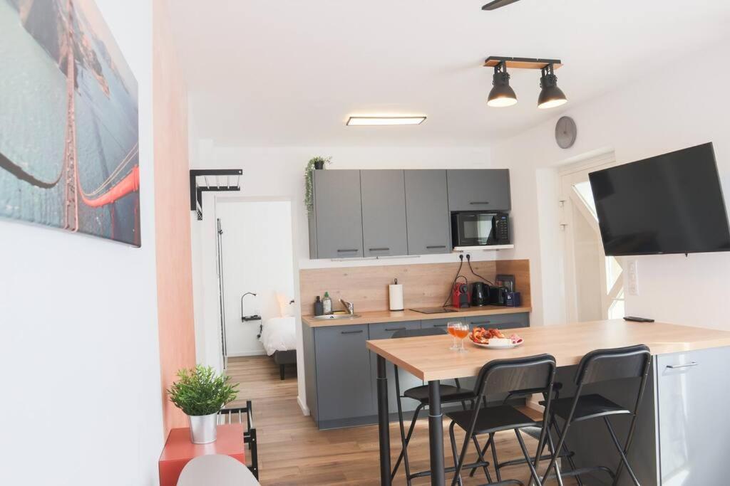 Ferienwohnung {Le Factory}, Proche Euroairport Saint-Louis  Exterior foto